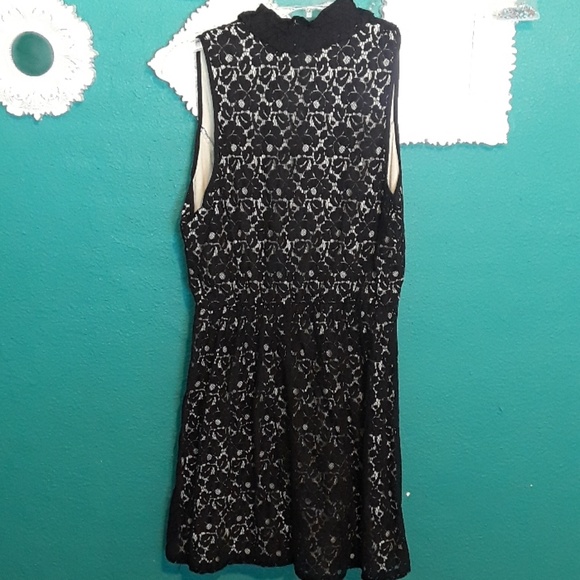 Black lace dress - Picture 3 of 3